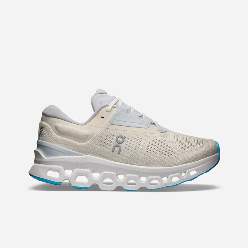 On Running Women's Cloudstratus 3 5.5