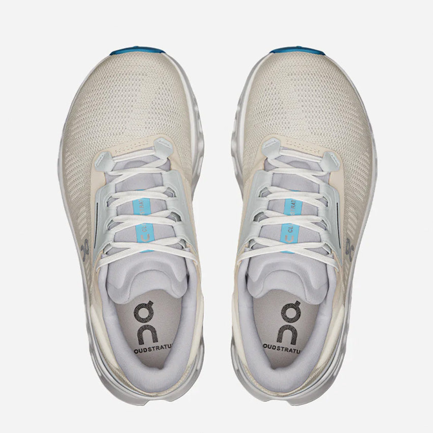 On Running Women&#39;s Cloudstratus 3 5.5