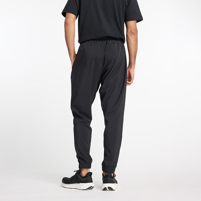 New Balance Men&#39;s Sport Essentials Woven Jogger S